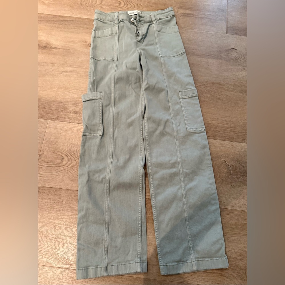 Abercrombie Kids Olive Cargo Pants size 13-14 long